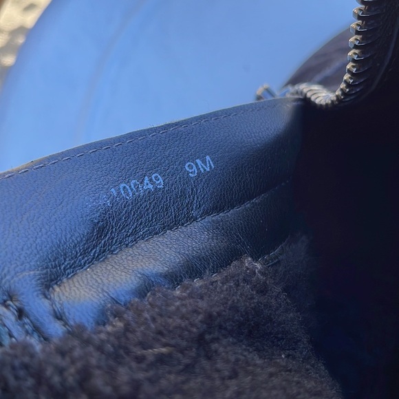 Stuart Weitzman Women’s Furgie Short Boot Black Size 9 - Picture 9 of 9